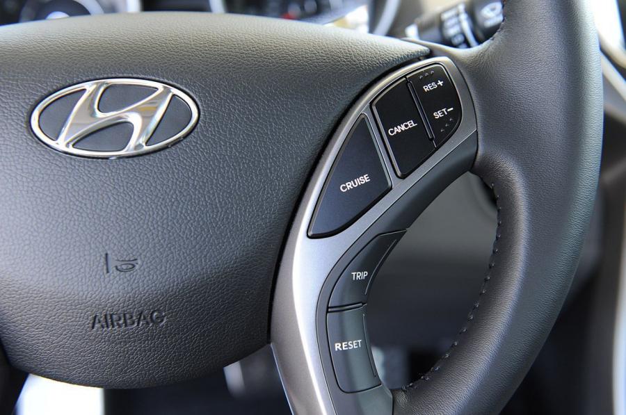  Hyundai Elantra Coupe 2012 года  (фото 62 из 88)